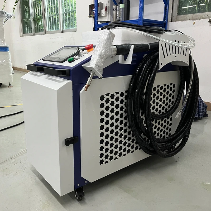 Lightweight 1500W Portable Fiber Laser Welding Machine Handheld Three-In-One Design New Condition