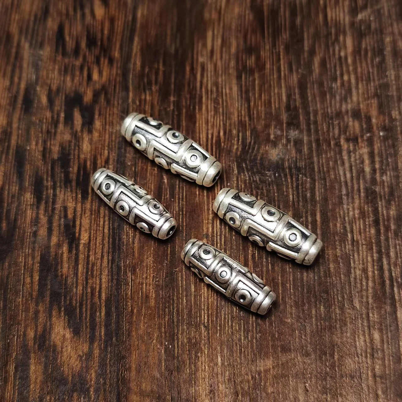 

Brand New 21mm Hard 3D S999 Vintage Engraved Amulet 9 Eyes Totem Dzi Beads Men's&Women's Bracelet Necklace DIY Beading Material