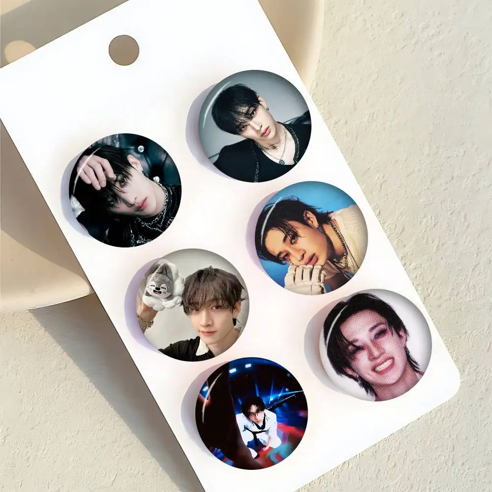 Kreative Anstecknadeln Lustige Runde Snap-in Broschen-Abzeichen Rucksack-Hut-Accessoires Schmuckgeschenke für Freunde Heißer KPOP B-Bang COOL Chan