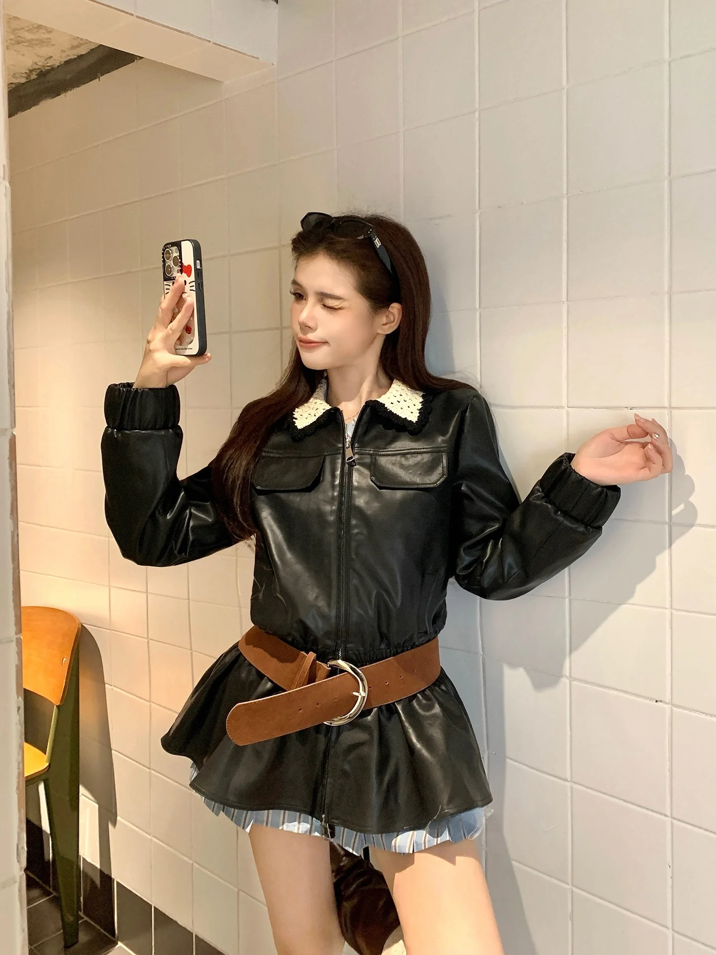 Jaqueta Feminina de Couro Sli com Design de Colarinho em Patchwork, Efeito Emagrecimento, Sobretudo Elegante