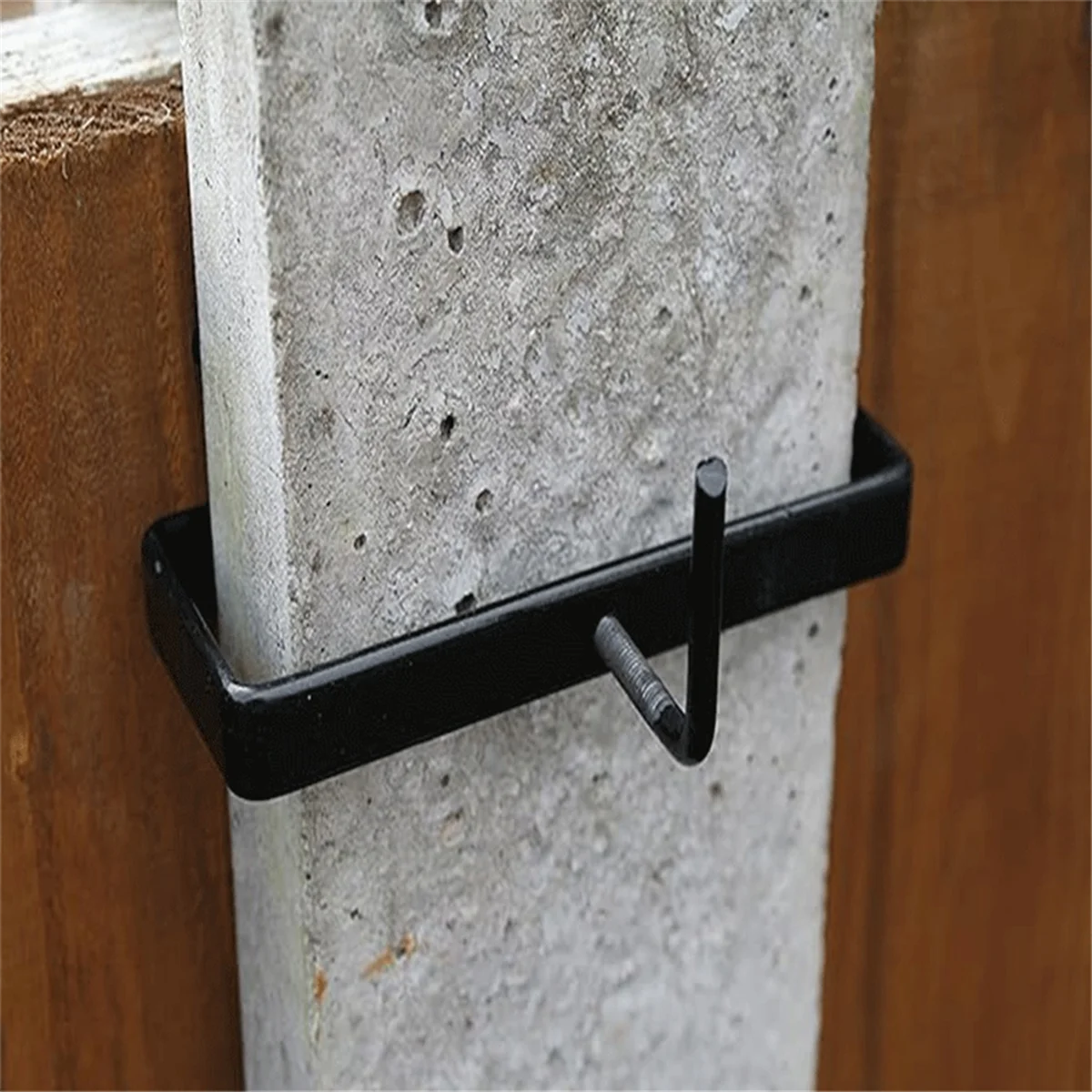 Heavy-Duty Concrete Column Clip Fence Column Metal Fixing Bracket is Suitable for 4-Inch Section Concrete Column 1Pcs