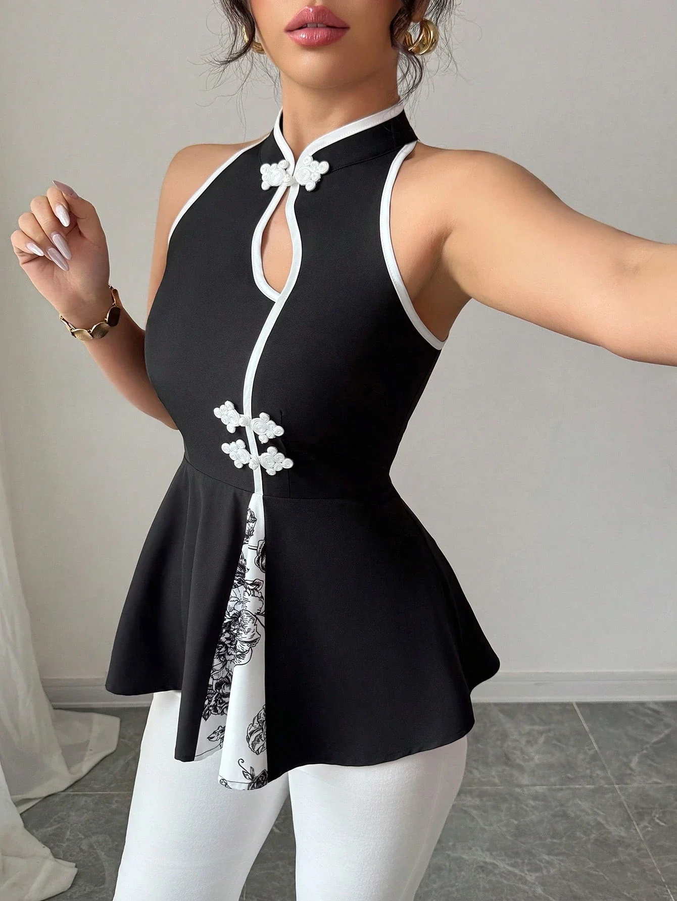 

Black And White Spliced Chinese Style Sleeveless Blouse With Hollow Out Stand Collar