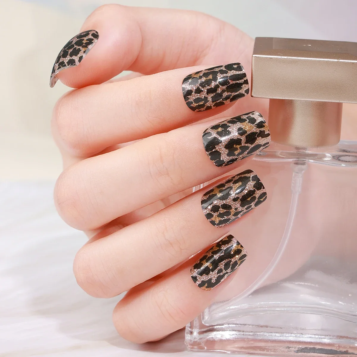 16Tips Full Cover Nail Stickers Sparkling Leopard Pattern Nail Polish Stickers Long-Lasting Self Adhesive DIY Manicure Decor