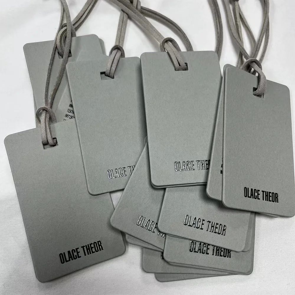 etichette-di-carta-di-lusso-all'ingrosso-stampa-uv-personalizzata-con-logo-in-rilievo-etichette-personalizzate-per-abbigliamento-borse-e-scarpe