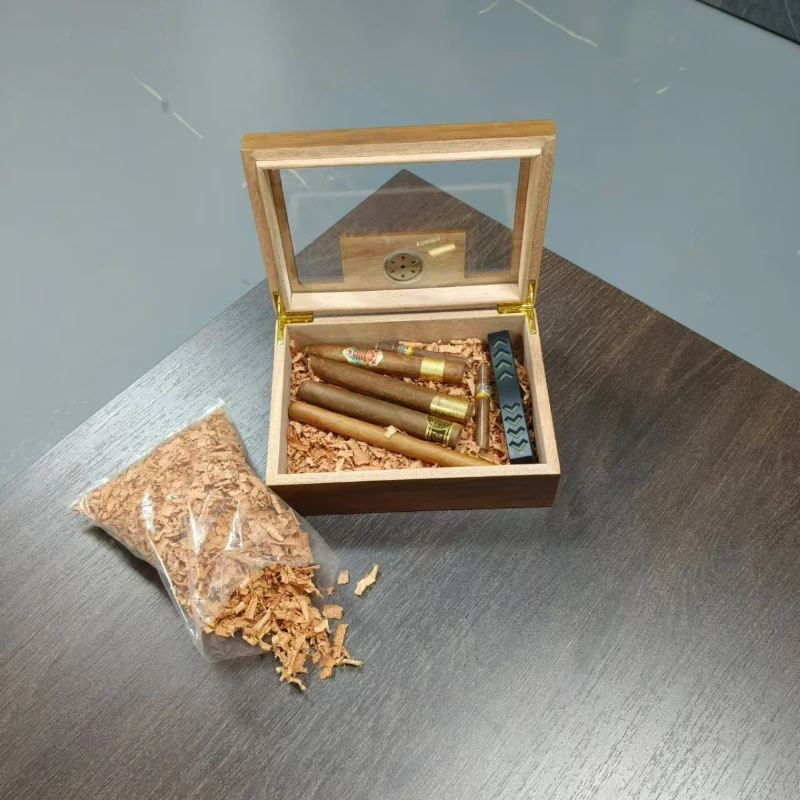 

Easy to use portable cedar sawdust Lock humidor partner