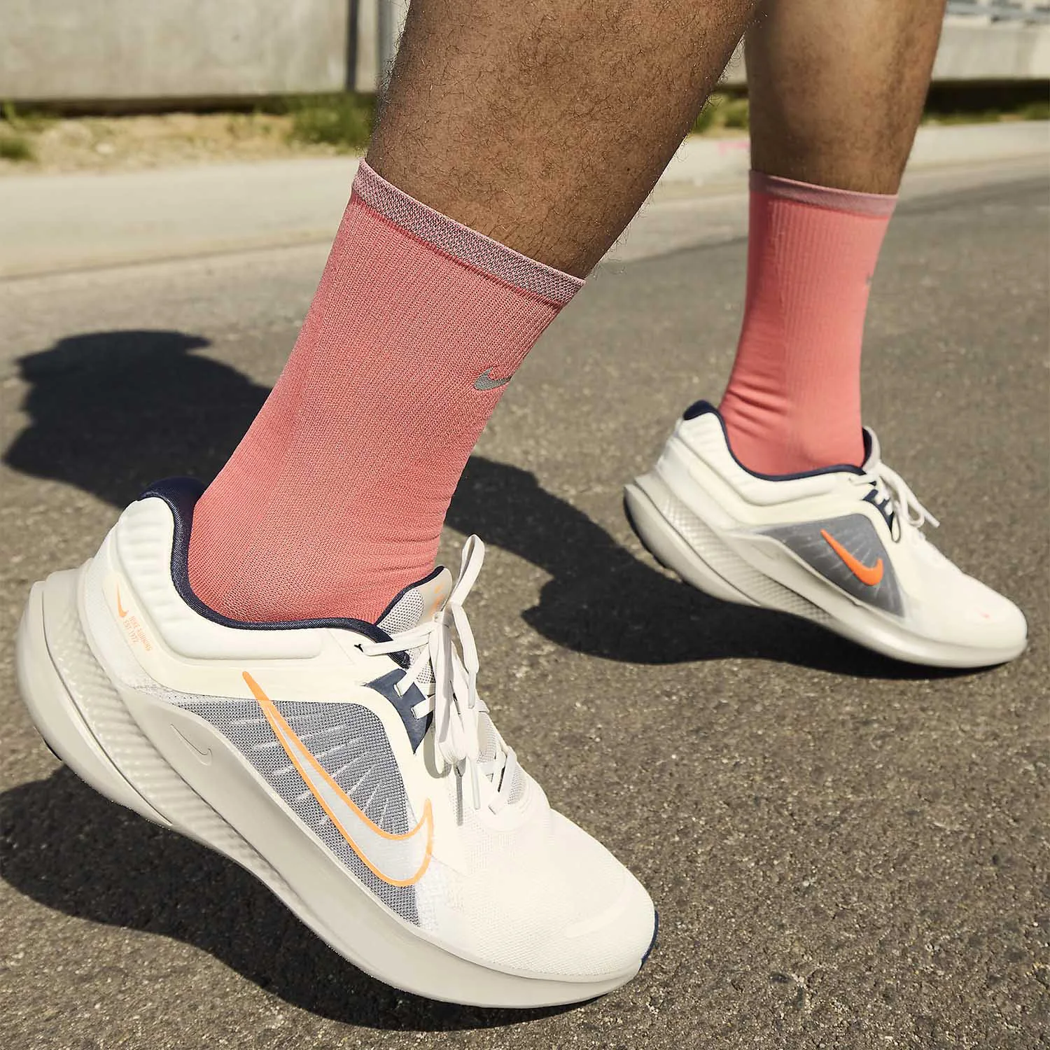 

Nike genuine Quest 5 Men's Cushioned Running Shoes DD0204-103