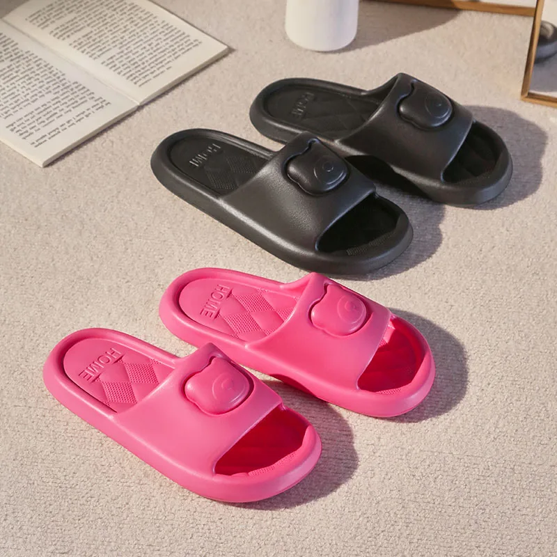 

Удобные женские тапочки на мягкой подошве. Амортизирующие домашние тапочки. Нескользящие тапочки для ванной. Тапочки на плоской подошве с милым медвежьим принтом.