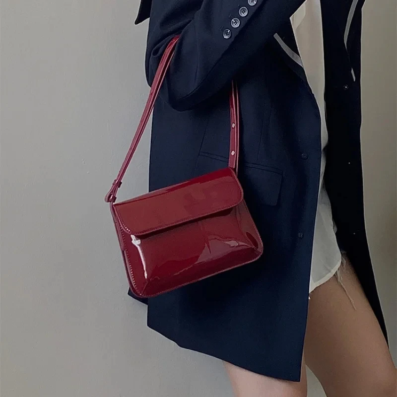 Fashion Patent Leather Lady Sling Bag Pu Leather Women Phone Crossbody Bag Small Ladies Flap Shoulder Messenger Bag Bolsas Red