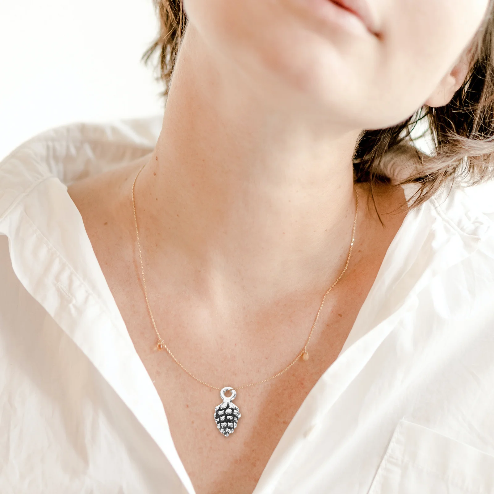 

50 шт., рождественские подвески из сплава сосновой шишки, маленькие подвески, ожерелье «сделай сам», браслет, серьги, праздничные аксессуары, рождественские подвески