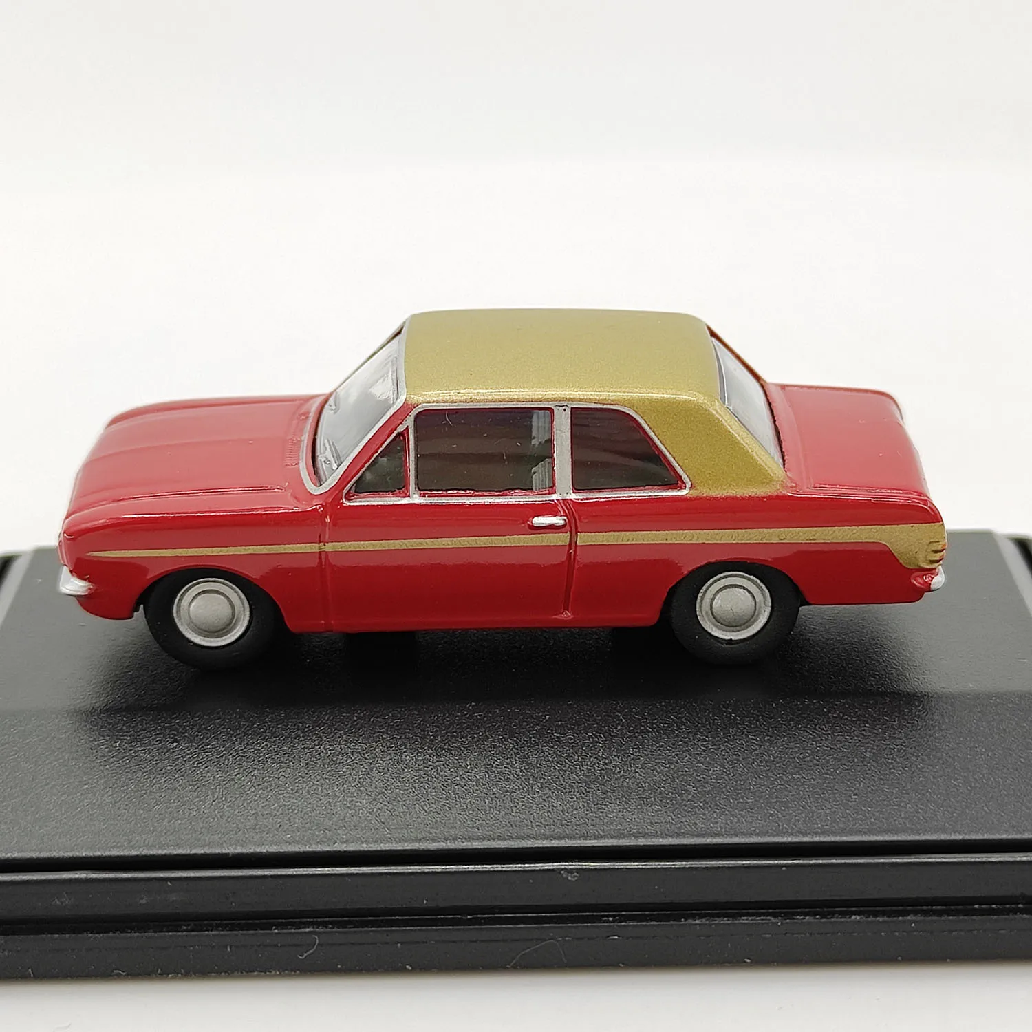 Diecast OXFORD 1/76 Scale Cortina MKll Red Car Model Collectible Toy Gift Souvenir Display Ornament