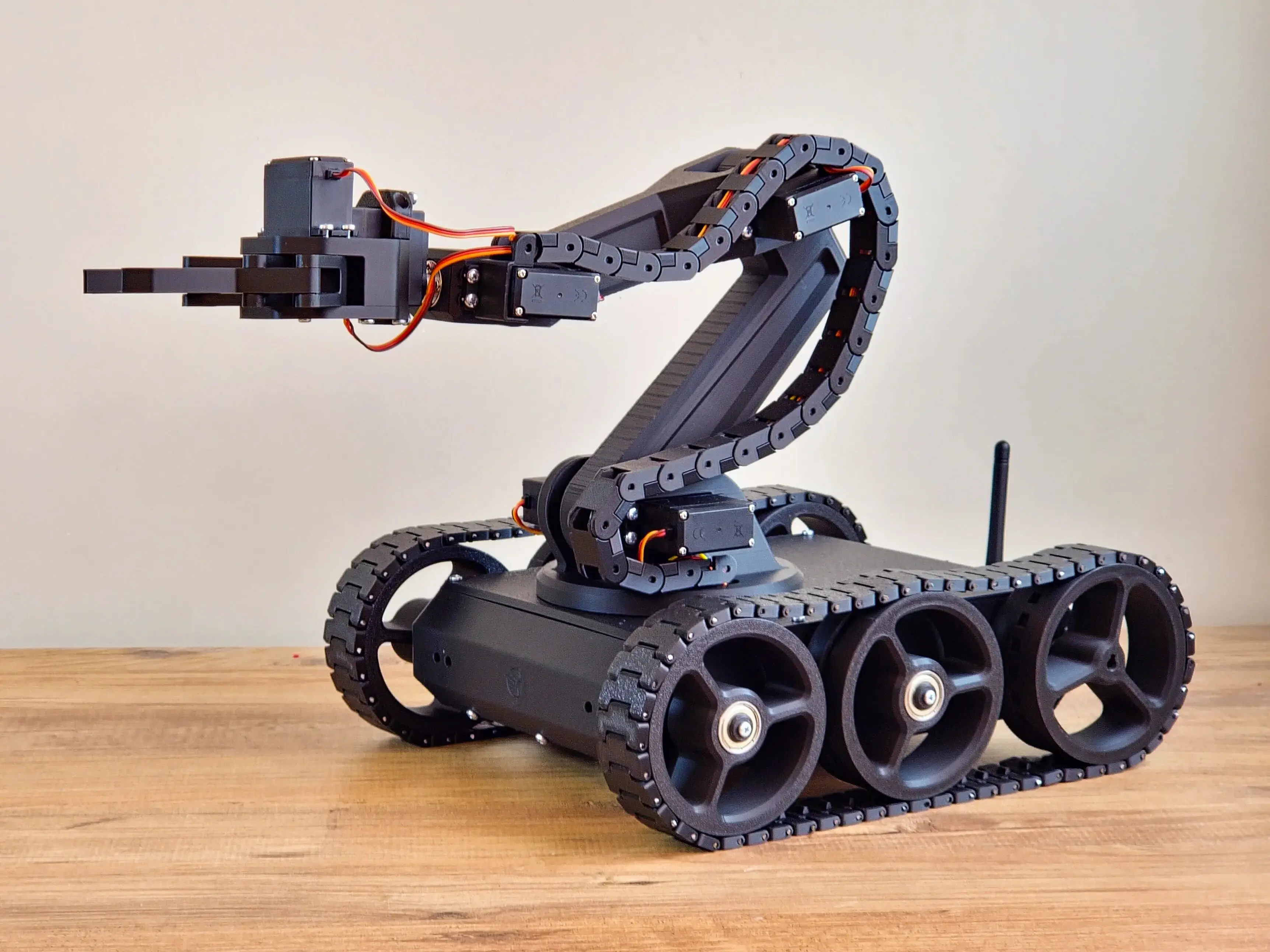 Suitable for 3D printing tracked rover 6-degree-of-freedom robotic arm (the product sold is a set of 3D printed shell)