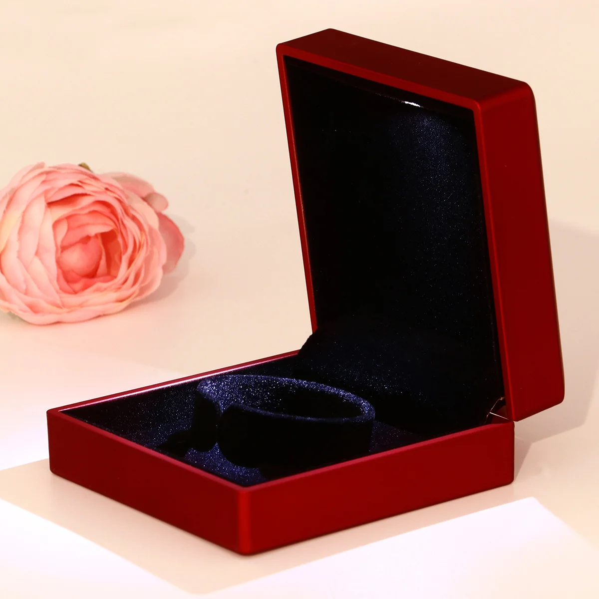 

LED Lighted Jewelry Gift Box Red Premium Material Scratch Resistant Bangle Bracelet Box for Jewelry Display Bracelet Boxes Gift