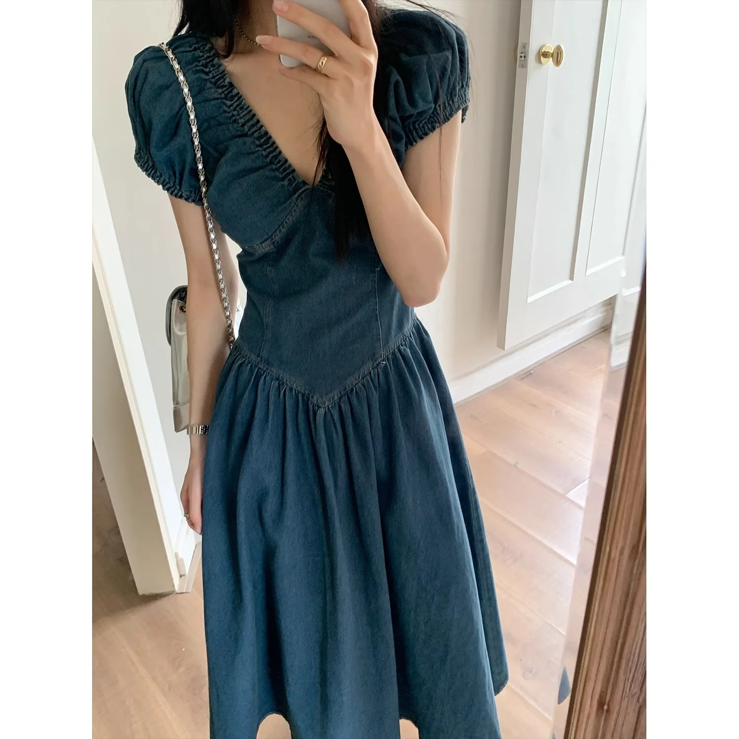

Blue Retro V-Neck Denim Skirt For Women'S Summer New Fashionable Design, High Waisted Slimming Slim Fit Long Skirt
