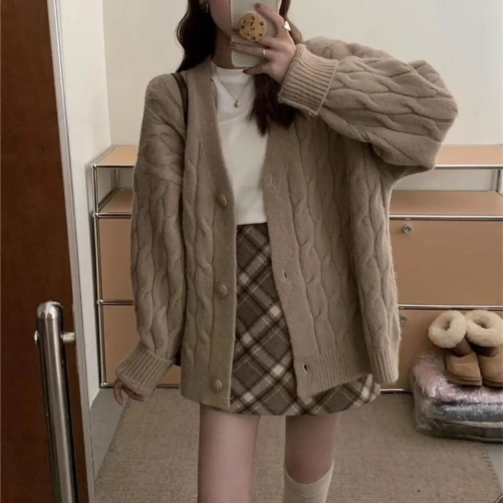 

Korean Twist Red Knitted Cardigan Women's V-Neck Loose Fit Sweater Jacket Thickened Lazy Style Outer Wear for Autumn Winter