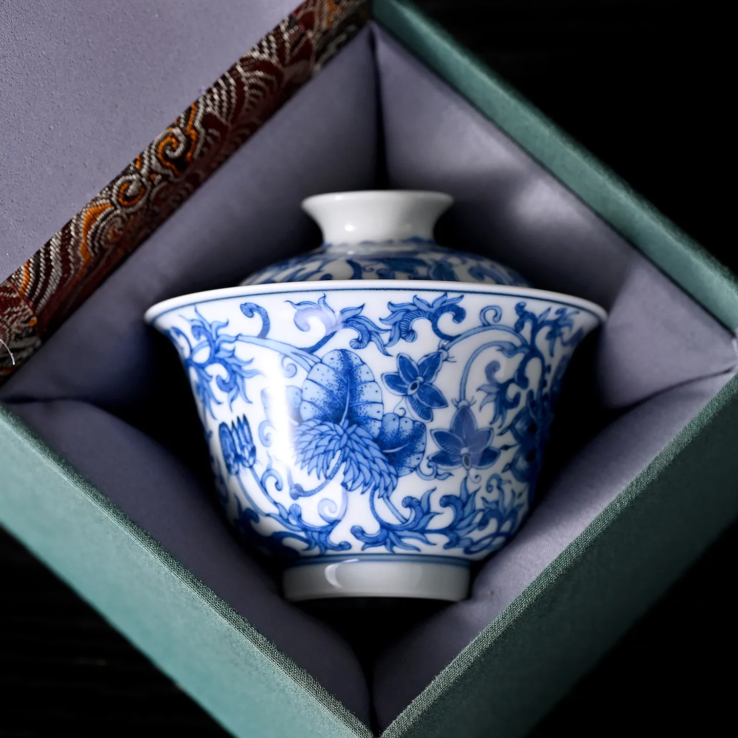 Jingdezhen Blue and White Flower Handcrafted Egg-Shell Passion Rock Tea Two Tureen Not Hot Brewing Bowl Household Ceramic Cup