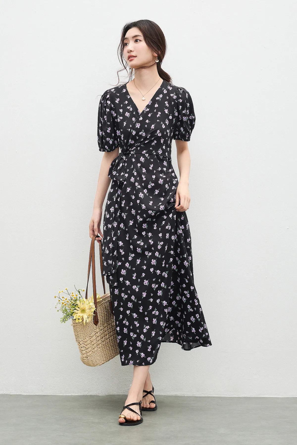 SENTUBILA 2026 Sommer-Blumenkleider für Damen, Französischer V-Ausschnitt, Puffärmel, Elegantes Taillenband, Figurbetontes Bedrucktes Midi-Kleid W62LF7571 – Detail 19