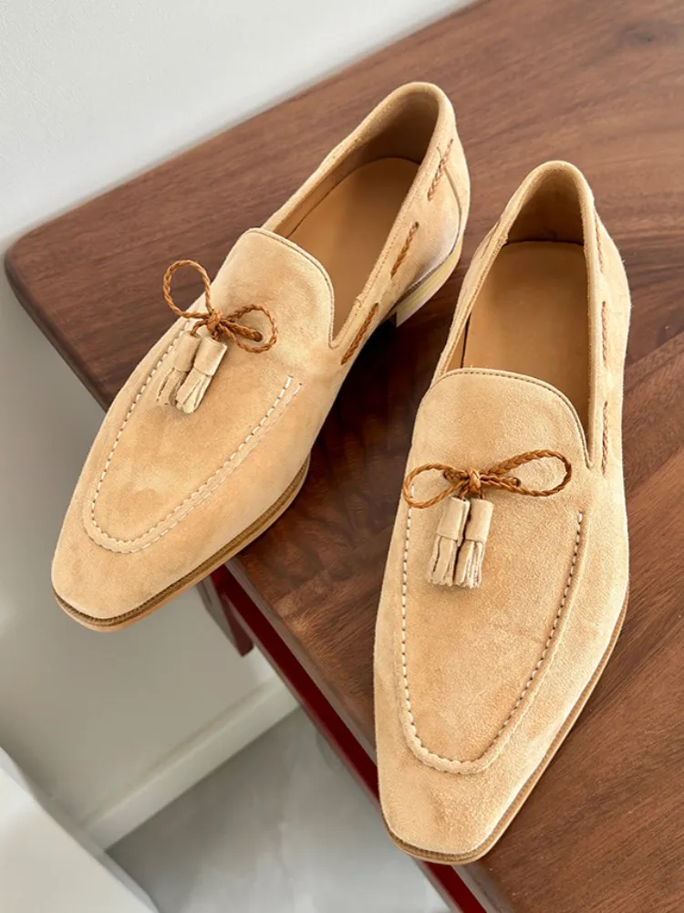 

Мужские ретро-туфли в британском стиле ручной работы из овчины, однотонные, с квадратным носком, с кисточками и бантом, удобные лоферы