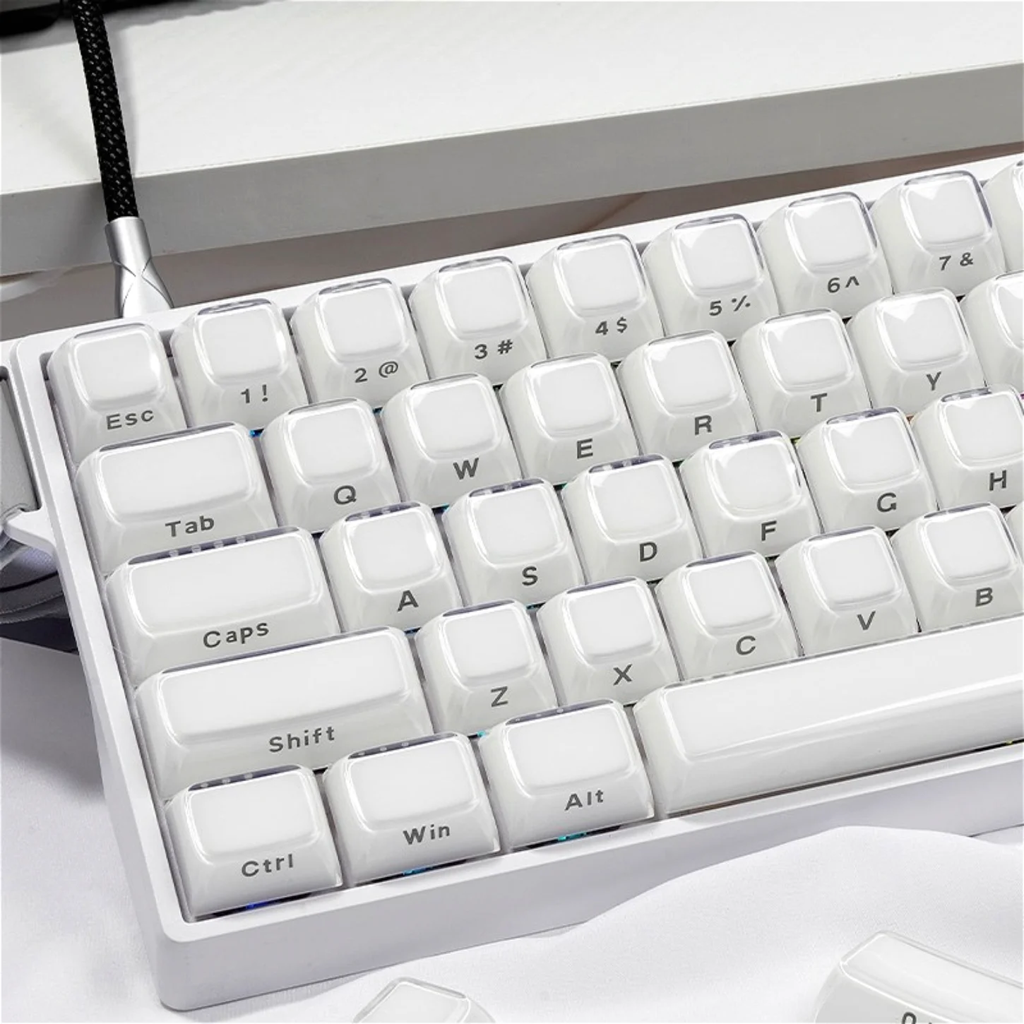 

Translucent Mechanical Keyboard Cover, Side Carved Crystal Jelly Keycap Set, Smooth Surface PBT PC, OEM Cap, 136 Keys
