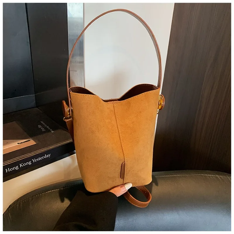 

Faux Suede Solid Color Hasp Bucket Temperament Simple Female Bags on Sale 2025 New Winter Fashion Versatile Crossbody Bags