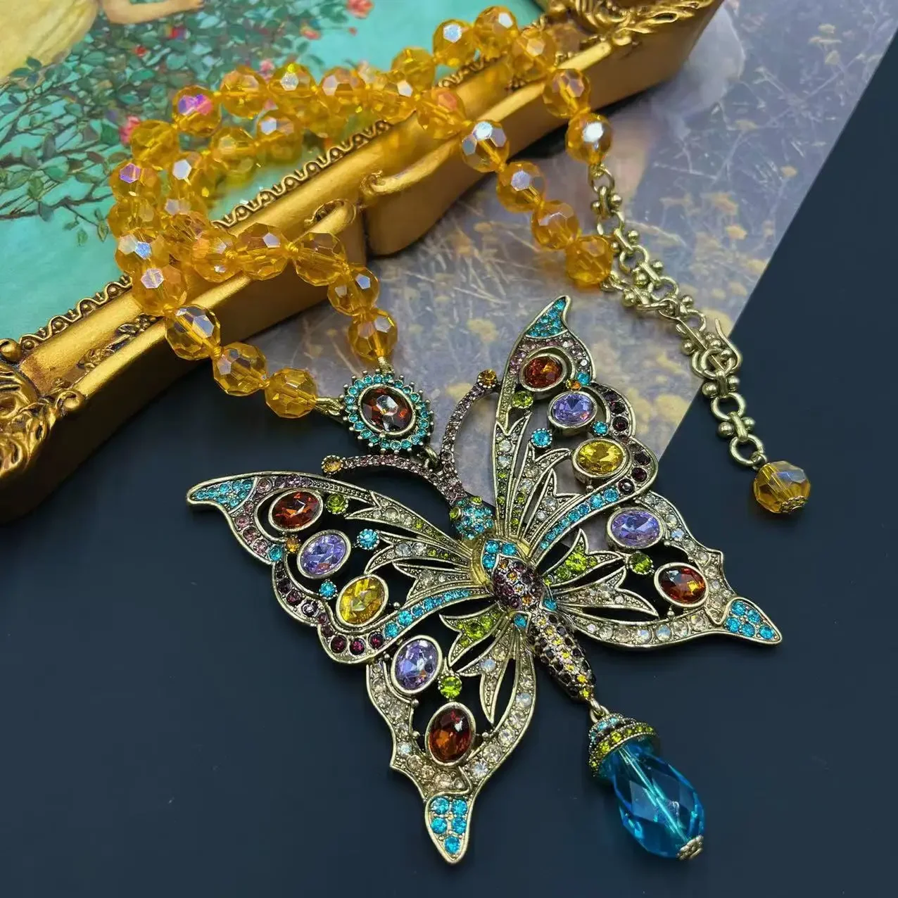 Mid-Ancient Vintage Crystal Micro Glass Bead Butterfly Color Gorgeous Heavy Industry Retro Artistic Light Luxury Necklace