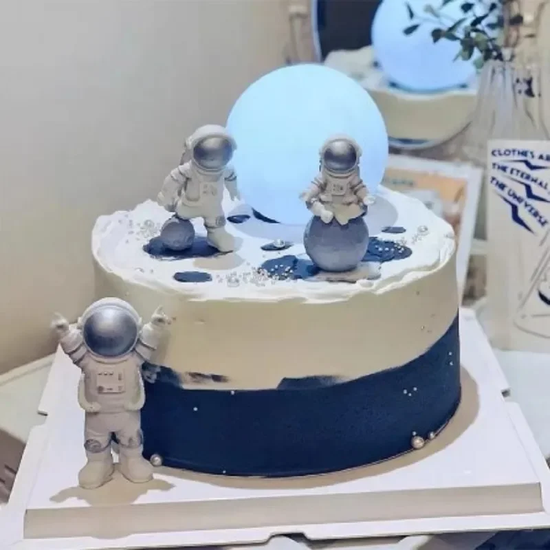 New plastic astronaut three-piece cake decoration ornaments, moon birthday, festival space pilot doll