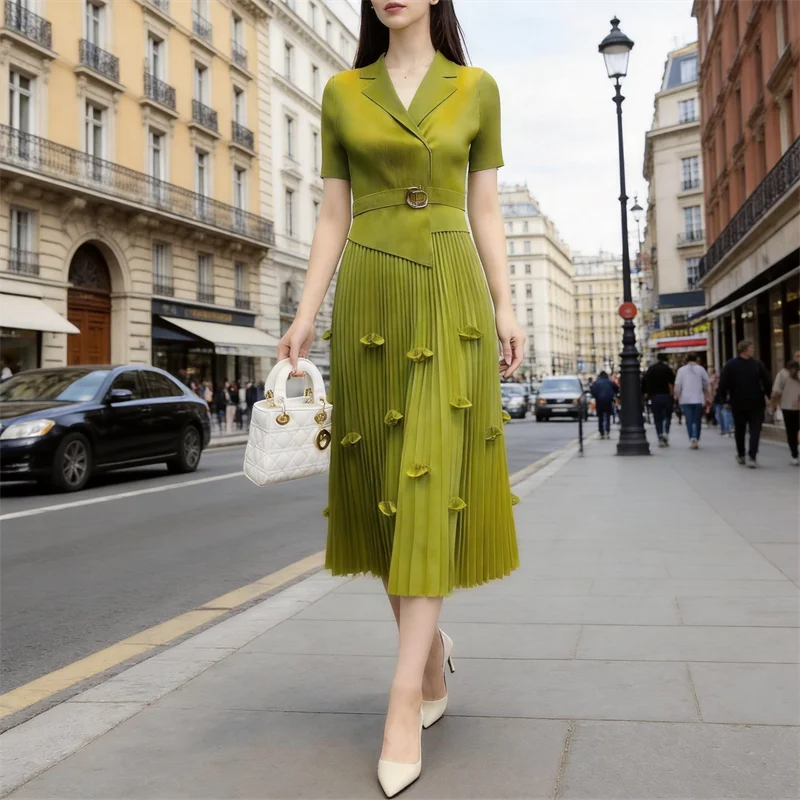 

Плиссированное платье-обманка Miyake для женщин, новинка 2026 года, с 3D цветами, кружевным воротником, короткими рукавами, свободным широким подолом, юбка средней длины