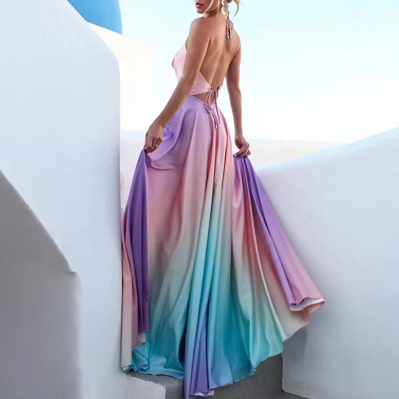 Sommerliches neues langes Kleid, temperamentvolles schulterfreies ärmelloses Faltenkleid, Bankettkleid mit Neckholder und Farbverlauf-Print, Abendkleid