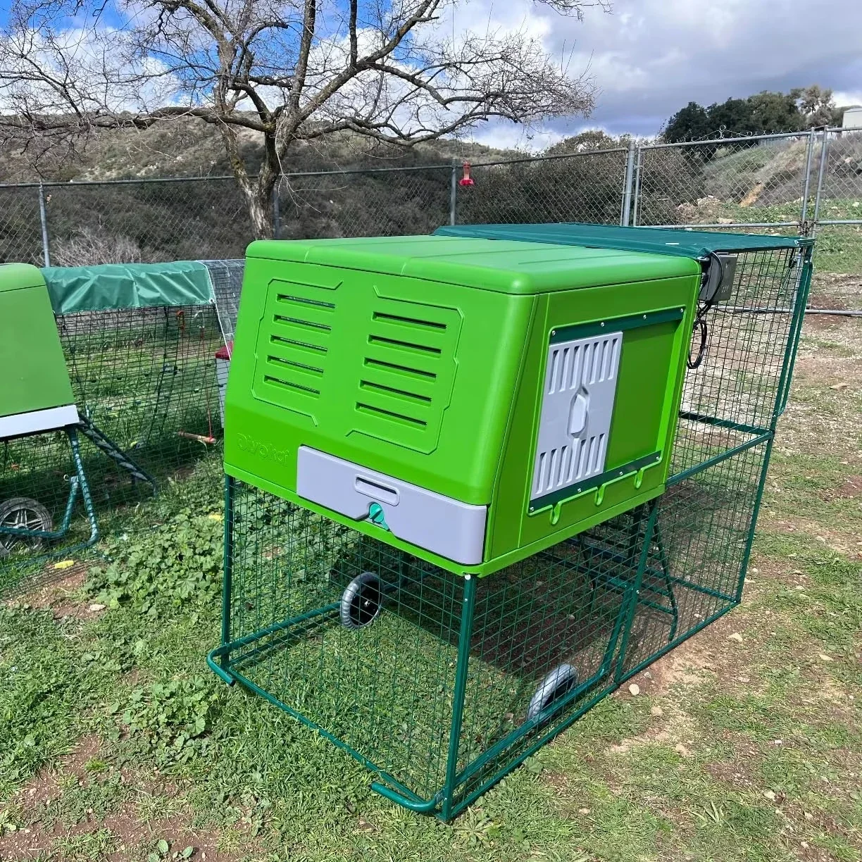 

Customized Prefab Plastic Mobile Pet Cage Hen Egg Chicken Coop House