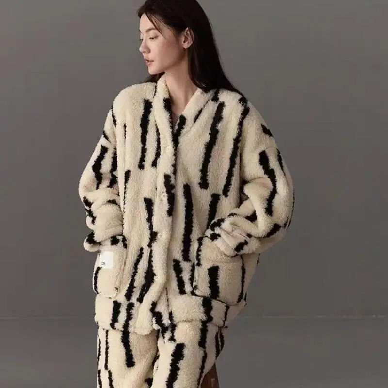 

Коралловые бархатные пижамы для девочек, одежда для сна, домашняя одежда, утолщенная теплая осенне-зимняя минималистичная фланелевая домашняя одежда с v-образным вырезом, комплект ночной рубашки