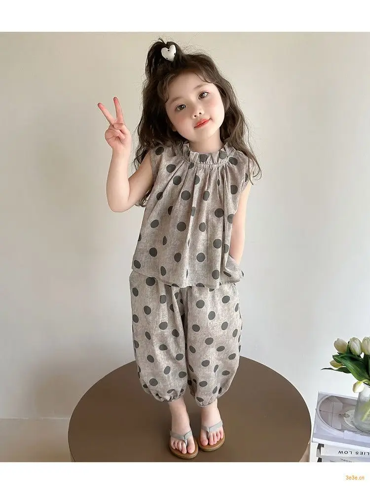 Girls Summer Set 2026 New Fashionable Vest for Little Girls Girls Baby Polka Dot Cotton and Hemp Casual Two Piece Set