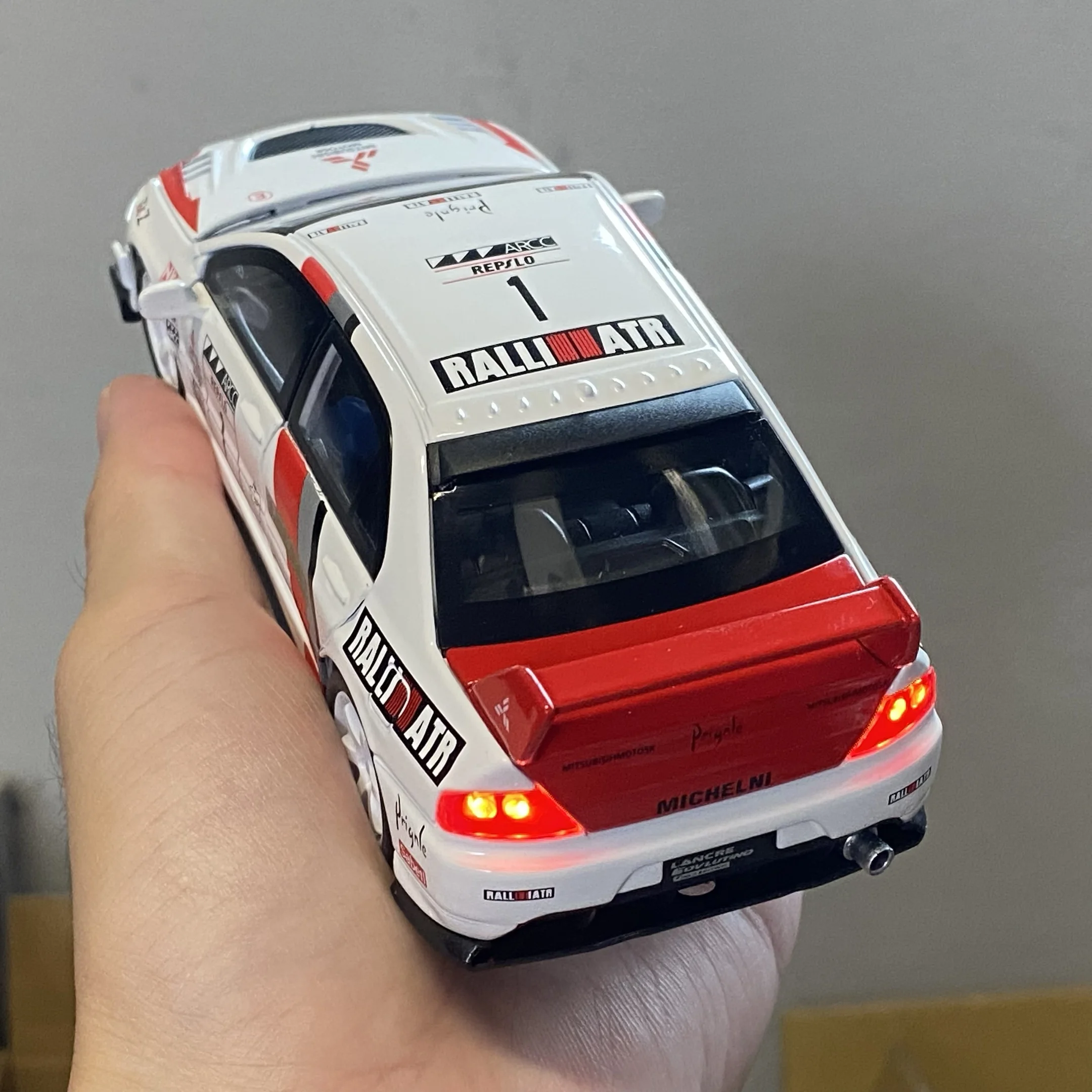 JDM 1:32 ميتسوبيشي لانسر تطور نسخة البترول سبيكة دييكاست نموذج لعبة أطفال لعبة عصرية هدية مزخرفة لصديق الأولاد