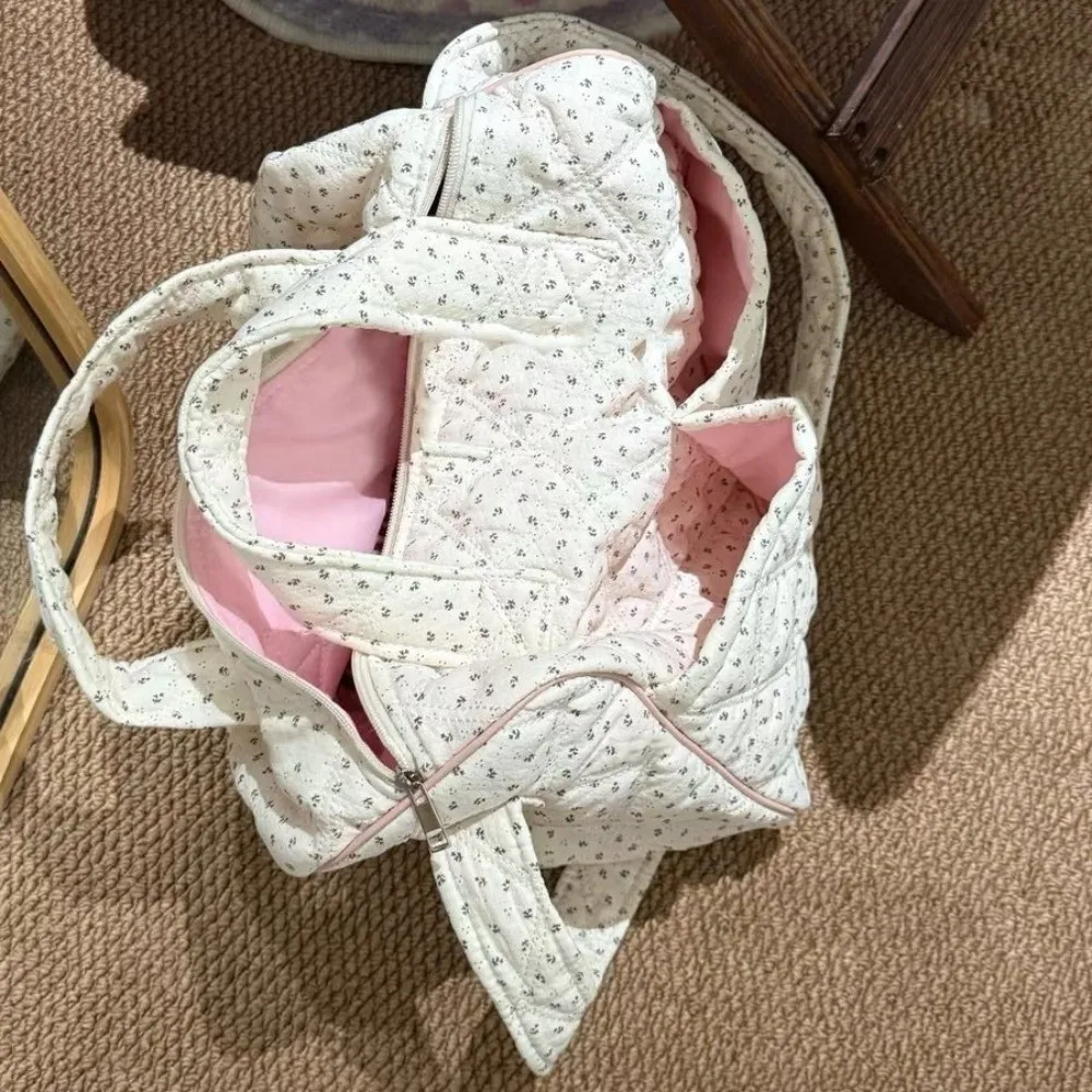 Floral Print Travel Hand Bag Multi-Pockets Large Capacity Cotton Duffle Bag Quilted Shoulder Strap Quilted Travel Bag School Use