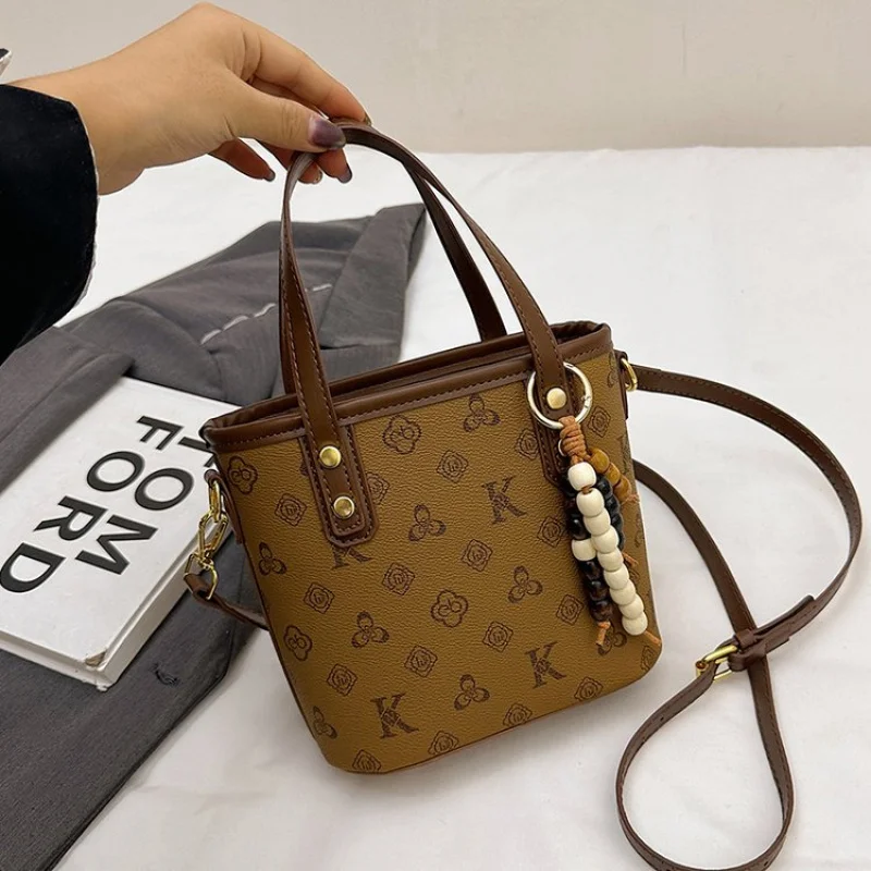 حقيبة كتف نسائية فاخرة مصنوعة من الجلد الفاخر تتميز بنمط باريس ومظهر كاجوال أنيق #2