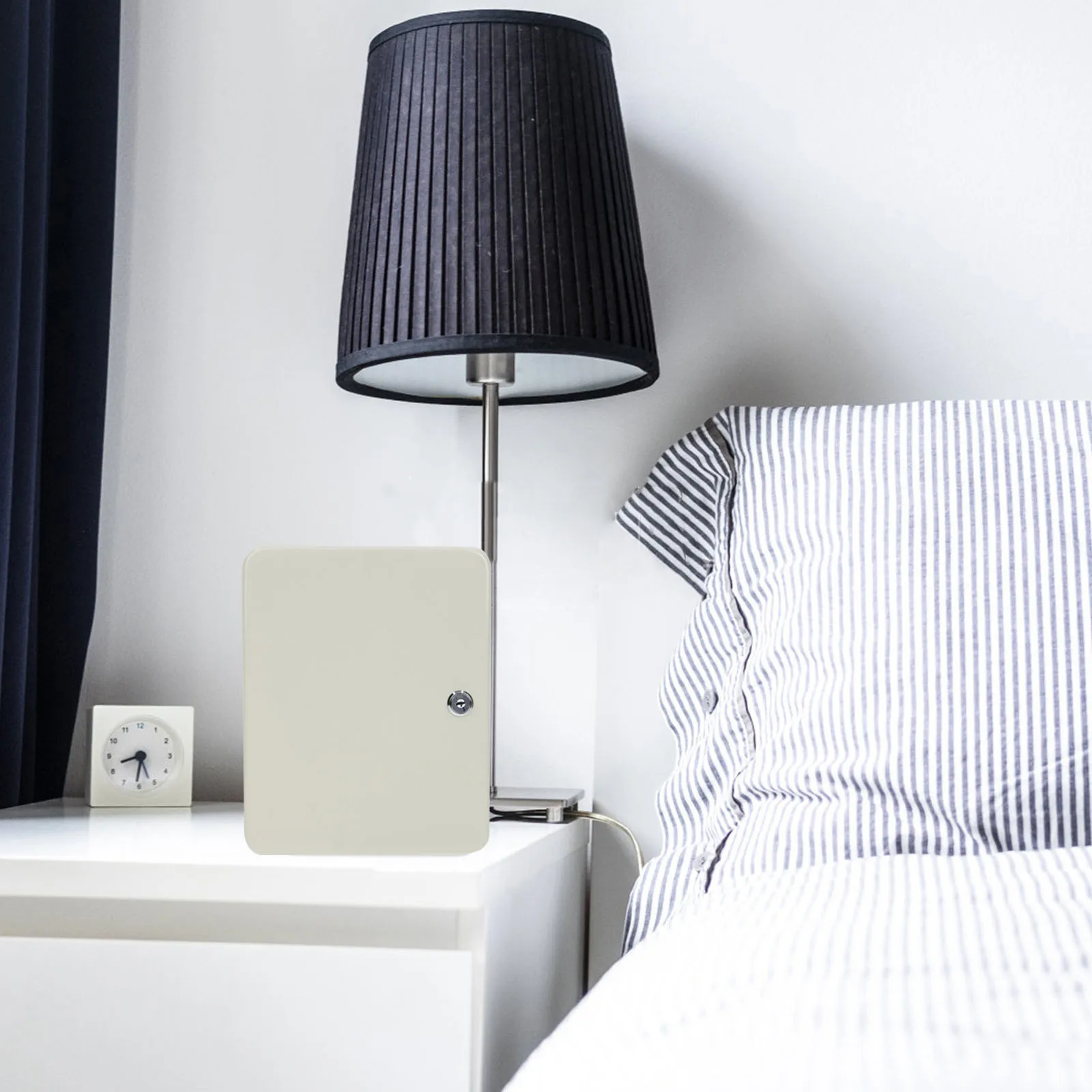 

Heavy Duty 28-Slot Key Box Secure Lock Design Rounded Corners Scratch-Resistant Real 28-Slot Key Box