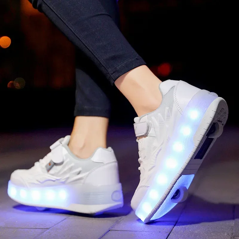 Sapatos de skate com luz LED para crianças, tênis para meninos e meninas, tênis esportivos com 2 rodas, presente de Natal e aniversário para crianças