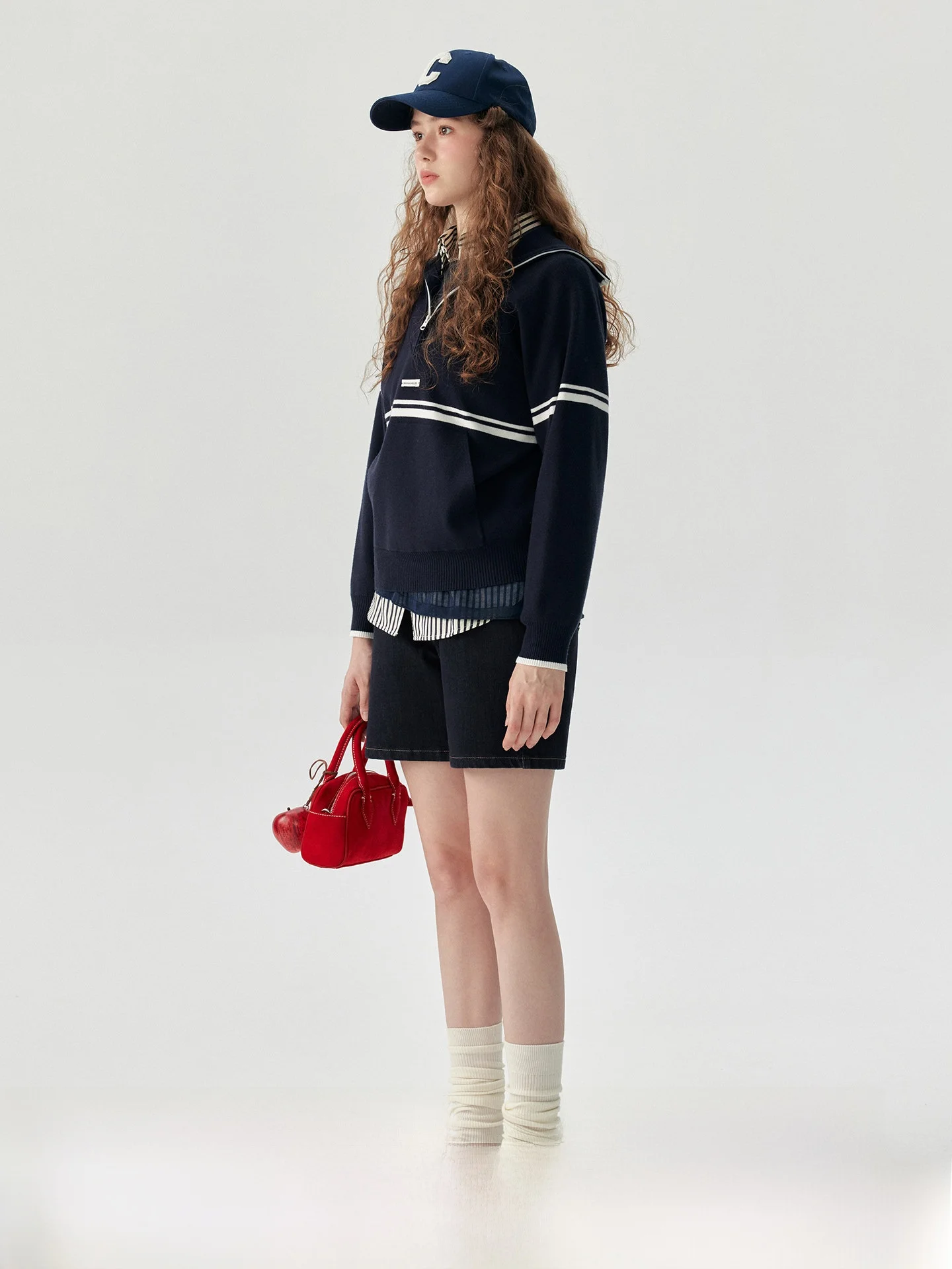 

Классические оригинальные джинсы или брюки с высокой талией, на молнии, однотонные, из хлопка, полиэстера и спандекса, прямого кроя.