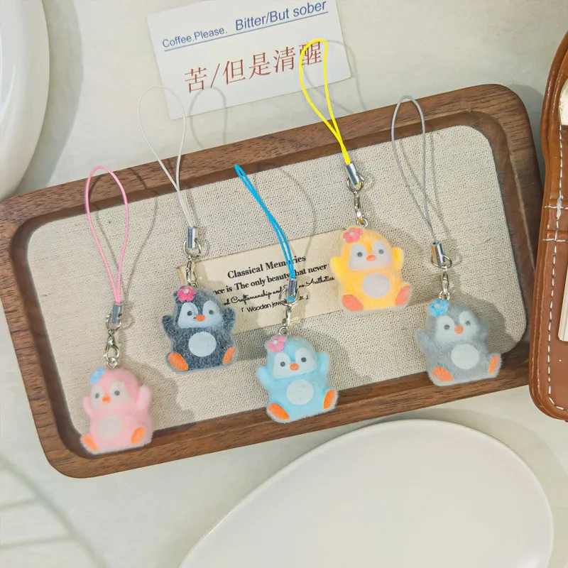 1/5 قطعة الكرتون يتدفقون البطريق سلسلة هواتف أفخم الراتنج الحيوان سلاسل المفاتيح لحقائب الظهر سماعة سيارة الأشرطة Keyrings الحبل