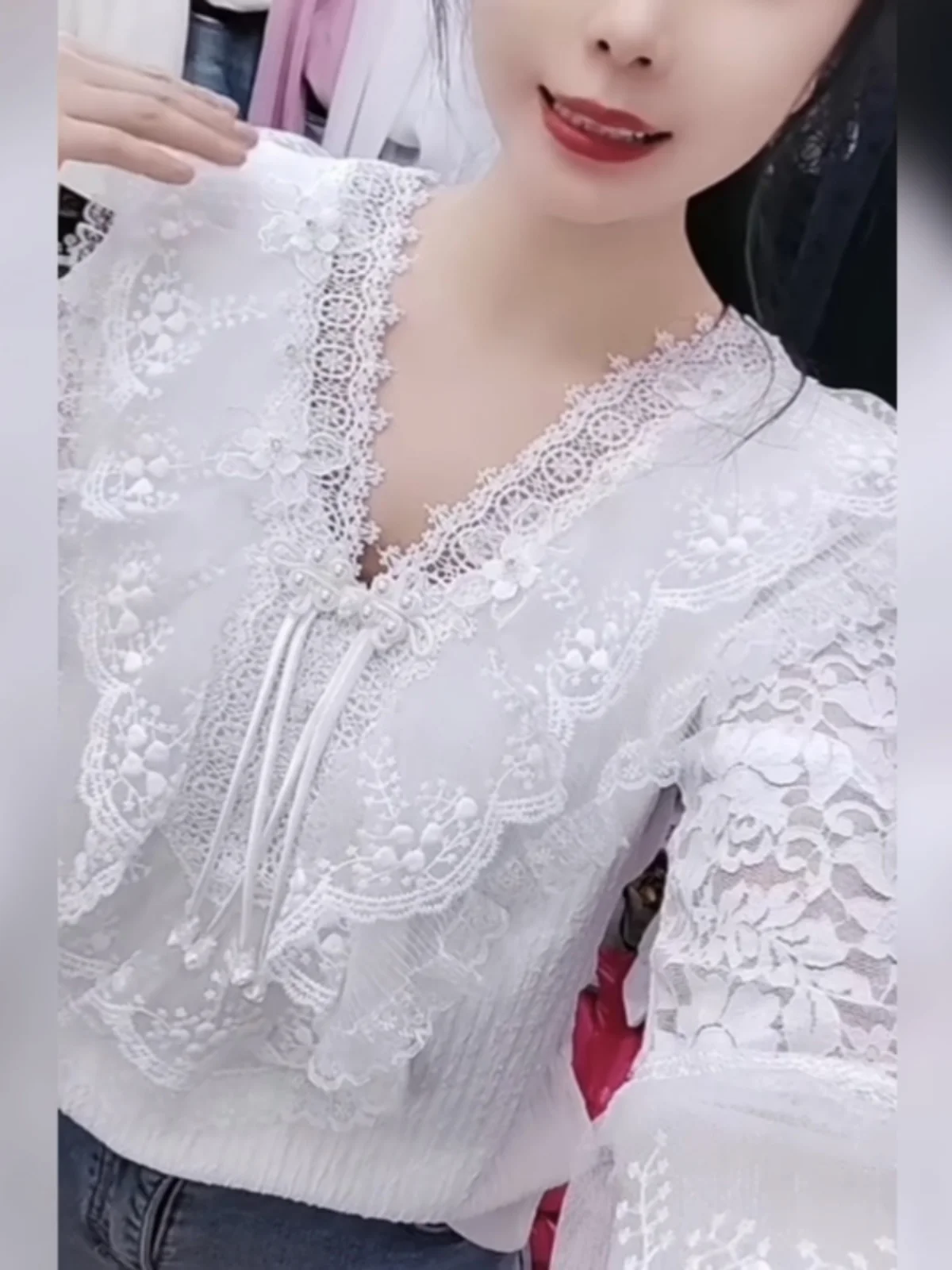 Fashionable Lace Shirt Women's Pearl Embellished Sleeve V Neck Long Sleeve Slimming Meat Covering French Style Pure Color Spring