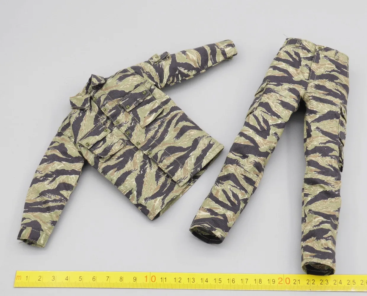 

UD9050 1/6 Scale Soldier Combat Uniform Model for 12''Vietnam War US SEAL Team