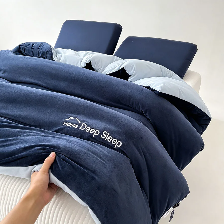 Natural Silk Feeling Quilts Luxury Soft Quilts for All Seasons Temperature Control Comforter Reversible Bed Blanket Keep Warm