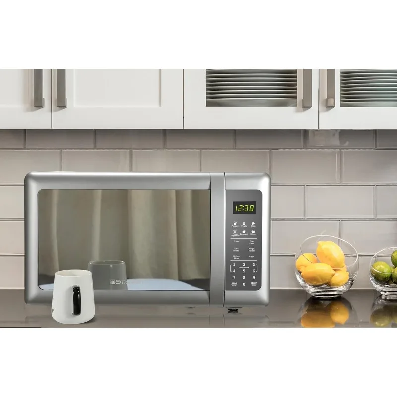 OUIO Compact countertop microwave, 10 power levels, 6 automatic menus, glass turntable and child safety lock.