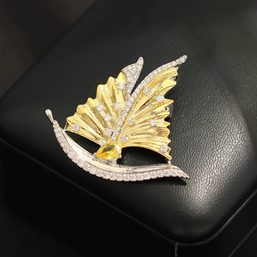 High end Natural Mother of Pearl Sailboat Brooches Hollowed Out and inlaid Zircon Smooth Sailing Brooch Suit Accessories Pin