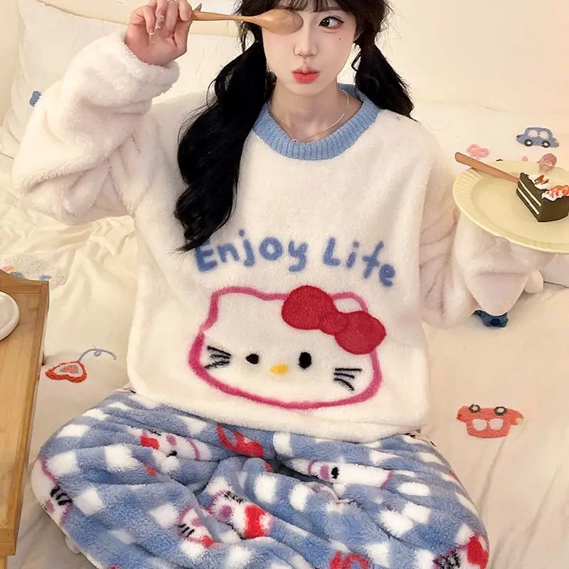 ชุดนอนผ้ากำมะหยี่คอรัลสำหรับผู้หญิง ลายการ์ตูนซานริโอ้ ฤดูใบไม้ร่วง ฤดูหนาว ลายคาวาอี้ เฮลโล คิตตี้ ชุดนอนหนานุ่ม สวมใส่สบายๆ แบบลำลอง