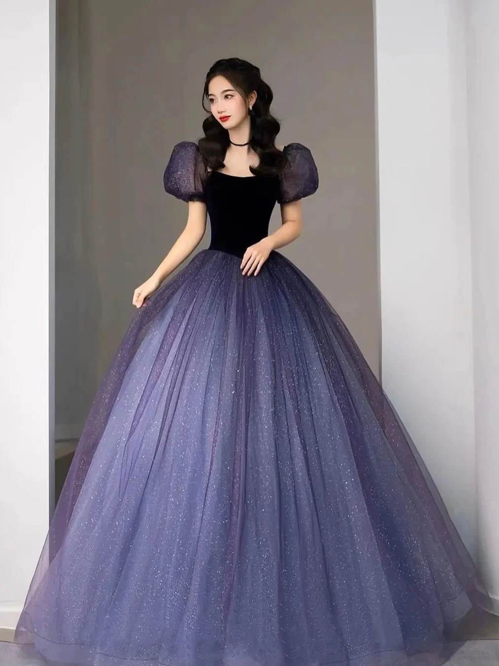 ที่กําหนดเองประณีต Tulle A-Line ชุดราตรีที่ไม่มีสายหนังแขนสั้นแผงรถไฟโอกาสพิเศษชุดอารมณ์