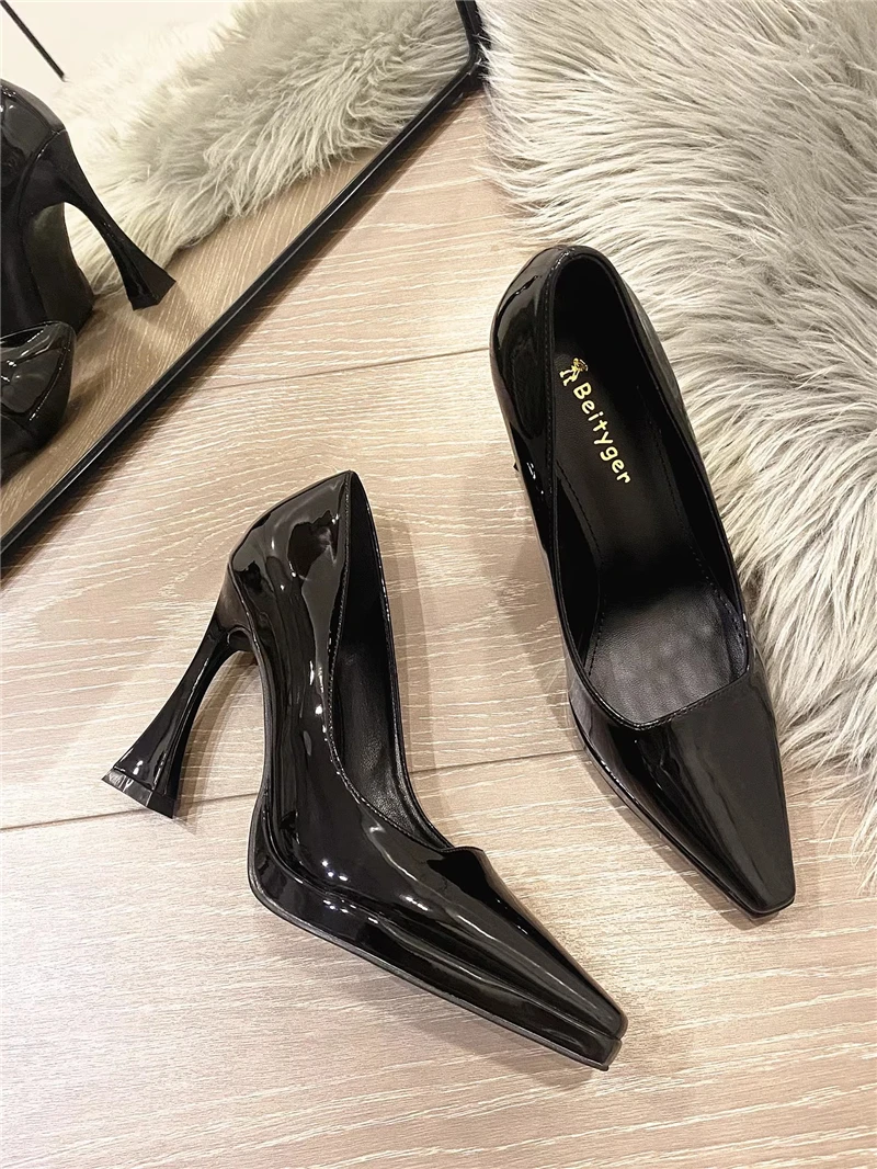 

Новые весенние женские туфли на высоком каблуке с острым носком, из лакированной кожи, водонепроницаемые, на платформе, для банкетов и торжеств, цвета винного бокала