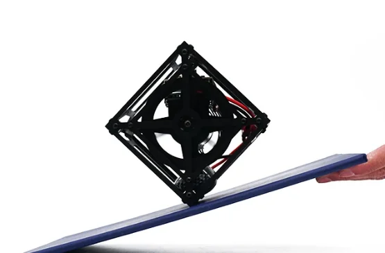 Single-sided self-balancing block, momentum inertia flywheel that can't be pushed, black technology control source power