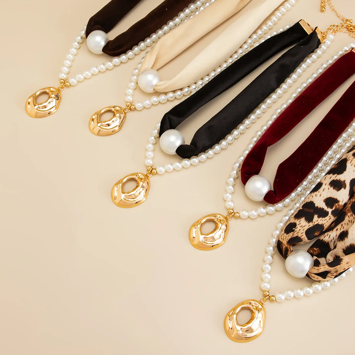 Leopard Flannel Pearl Layering Chain Necklace for Women Fashion Metal Irregular Geometric Pendant Neck Jewelry 2026