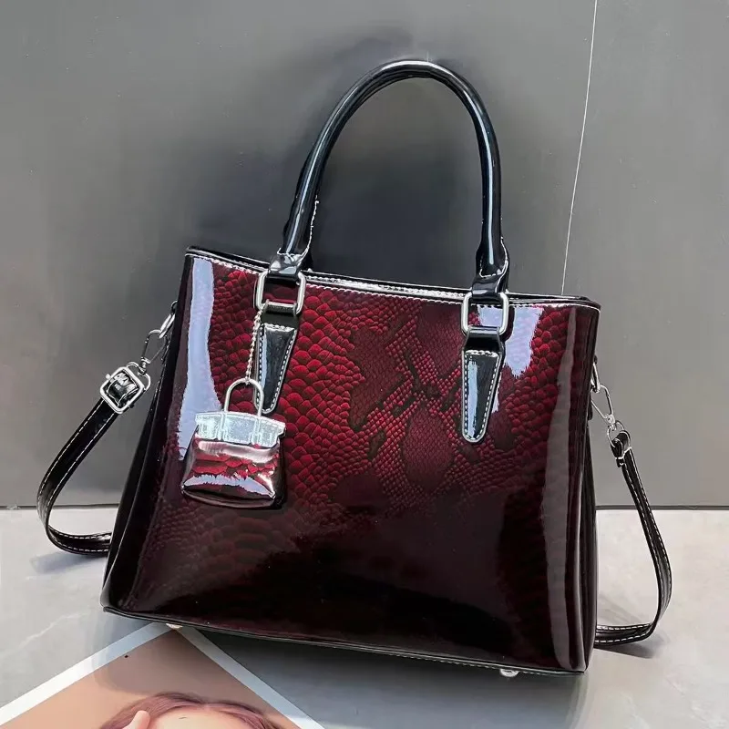 

Luxury Brand Designer Women Handbag Fashion Versatile Shoulder Commuting Tote Bag Large Capacity Classic Womens Crossbody Bag