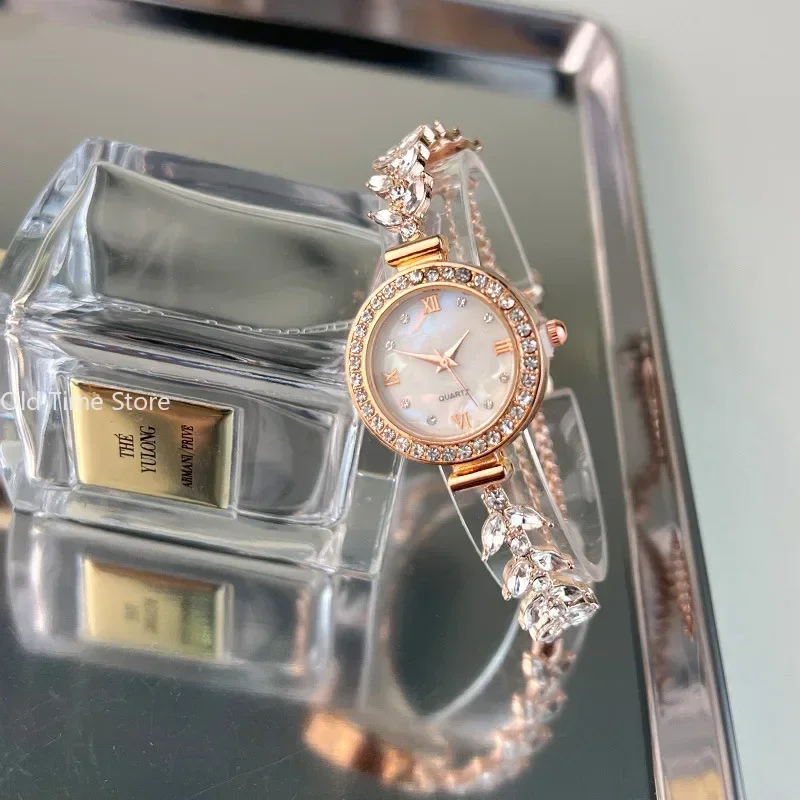 Orologio da donna con cinturino in diamanti di marca orologio da donna al quarzo piccolo alla moda, elegante, di lusso leggero