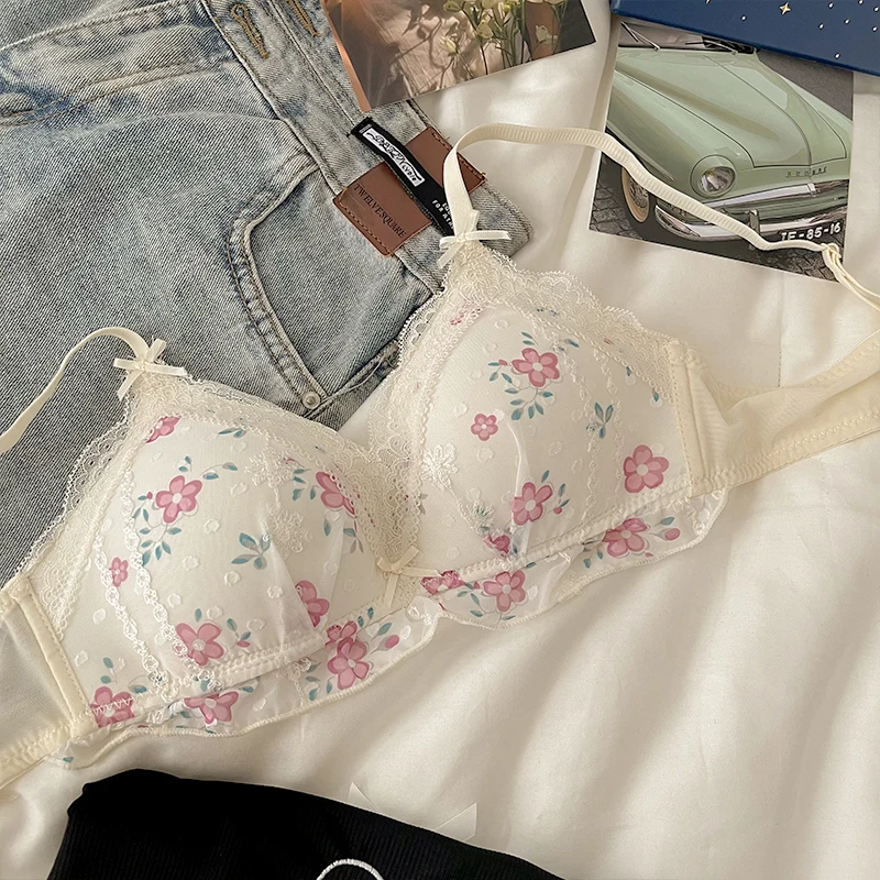 Seni piccoli da donna intimi floreali francesi raccolti senza anelli in acciaio, stile estivo sottile, reggiseno dolce in pizzo puro e lussureggiante